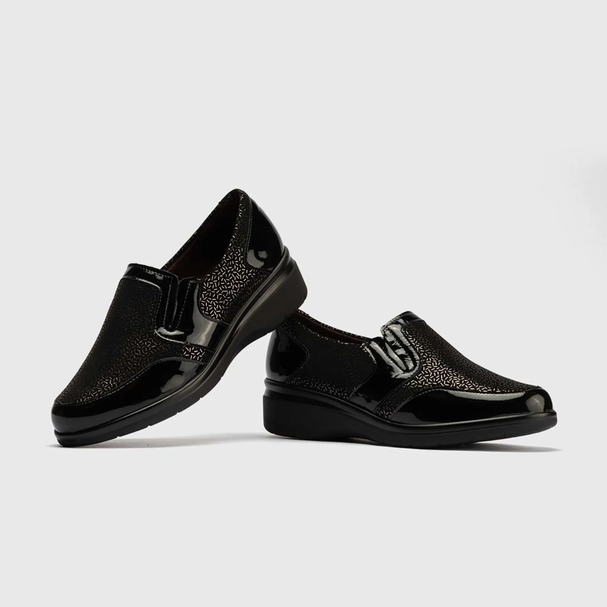 10020  Negro Leather Flats