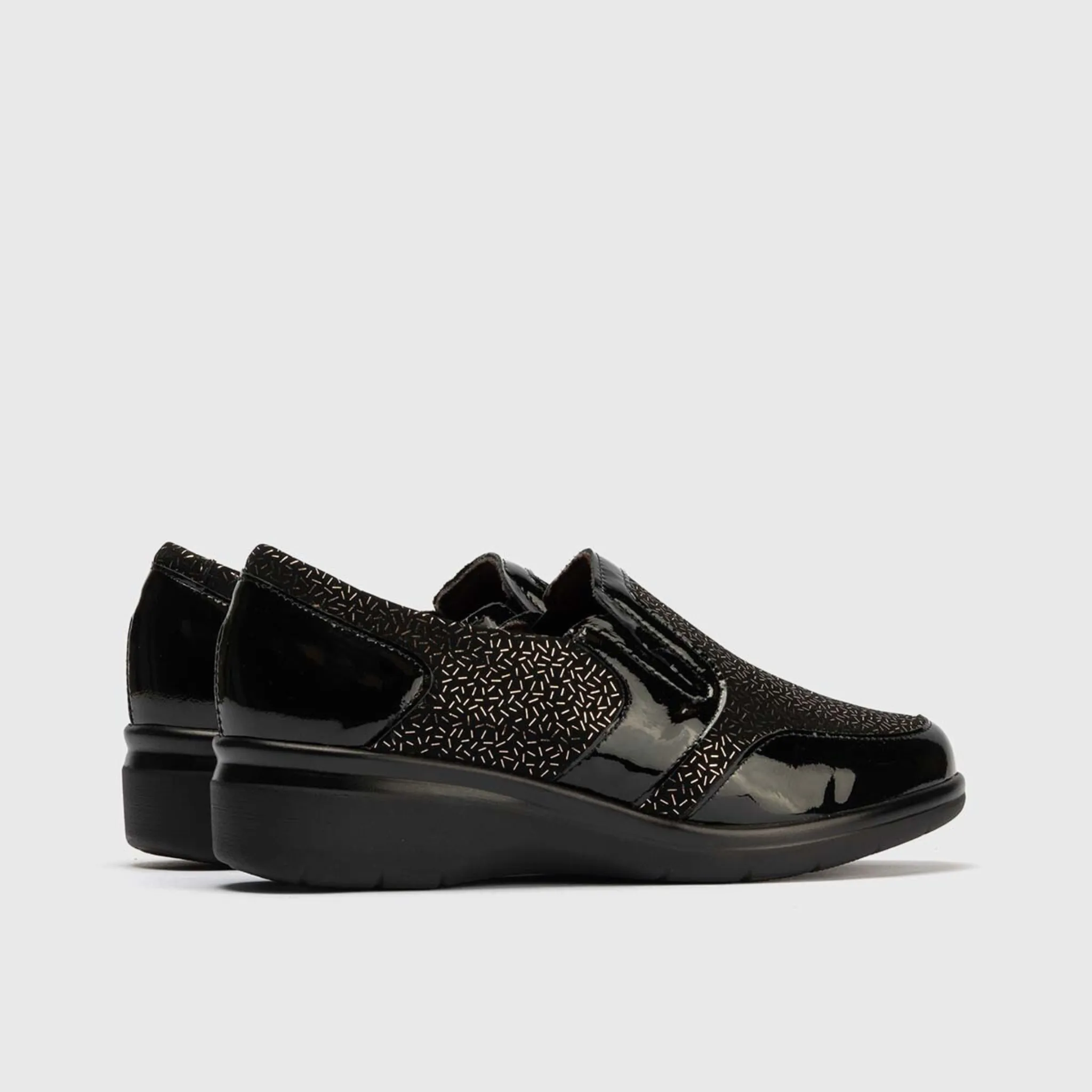 10020  Negro Leather Flats