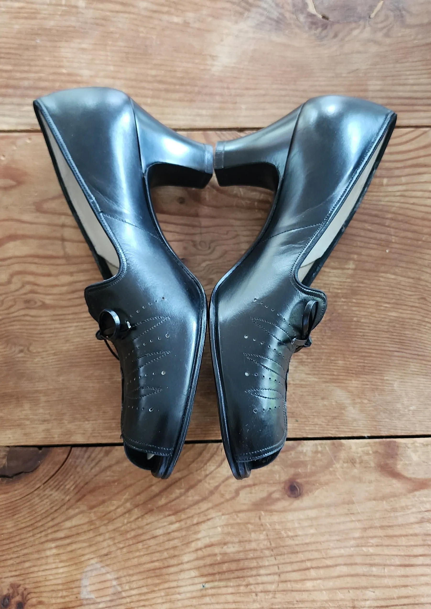 40s Black Pumps with Bows by Foot Saver 6 Narrow Deadstock