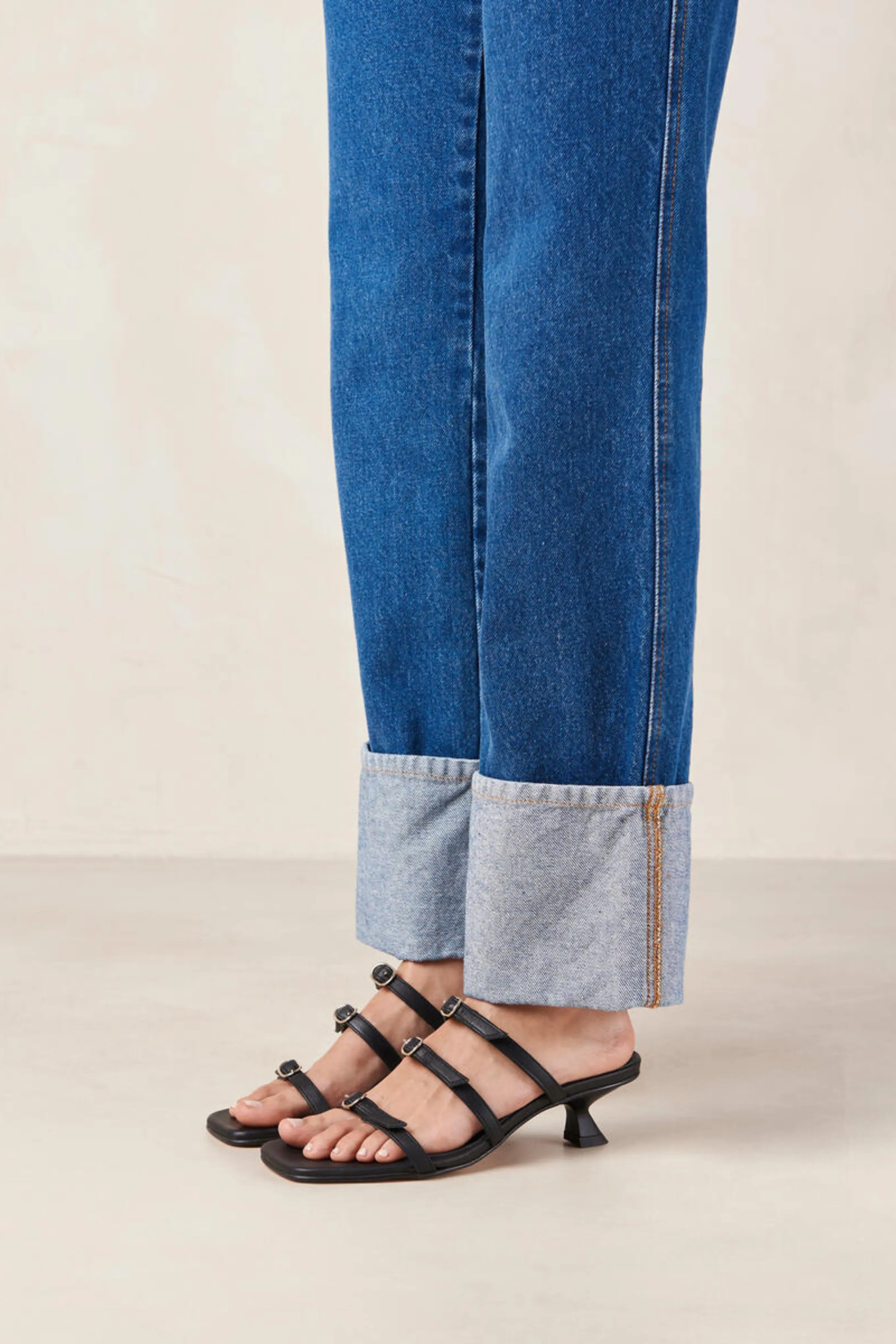 ARTEFACT LEATHER SANDALS - BLACK