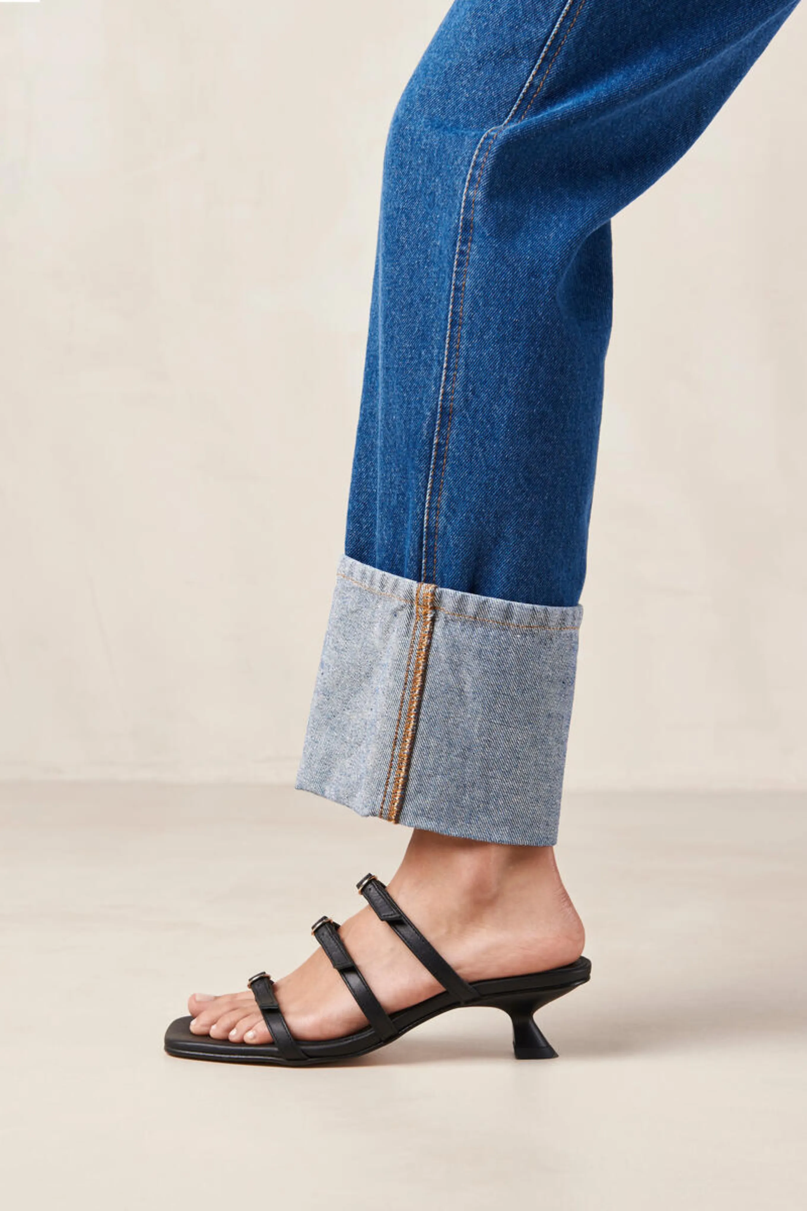 ARTEFACT LEATHER SANDALS - BLACK