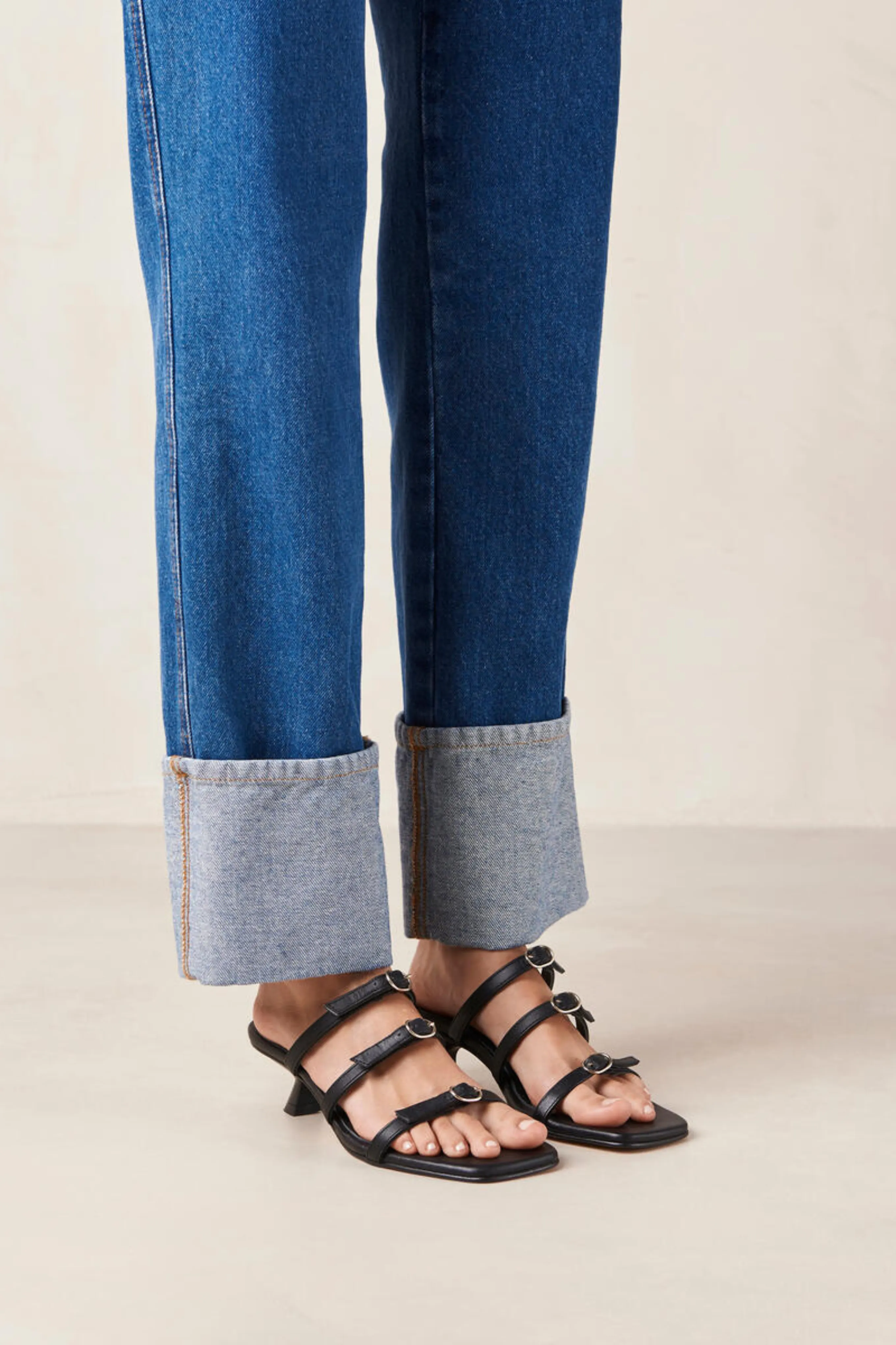 ARTEFACT LEATHER SANDALS - BLACK