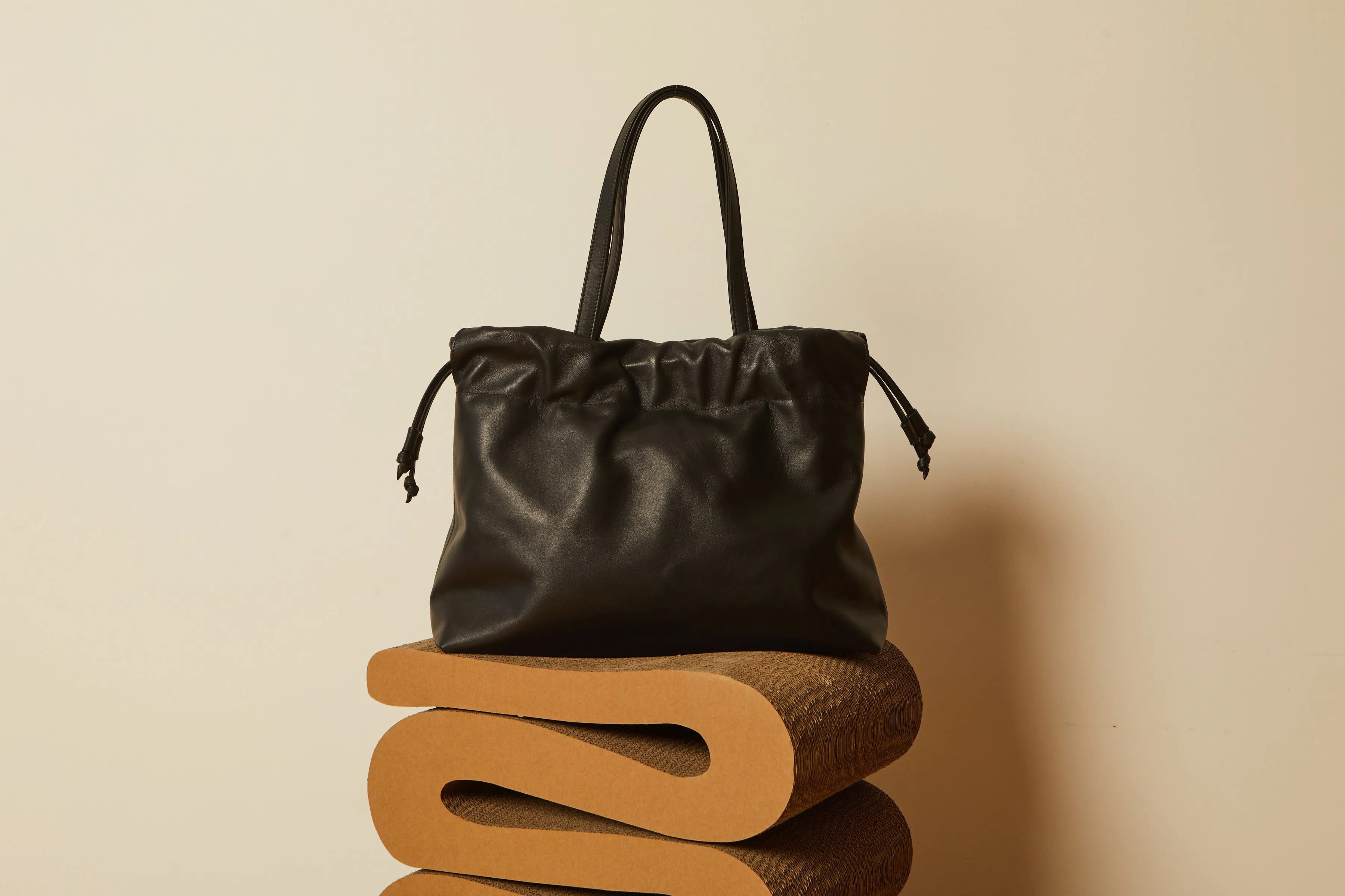 Asisi Tote in Black