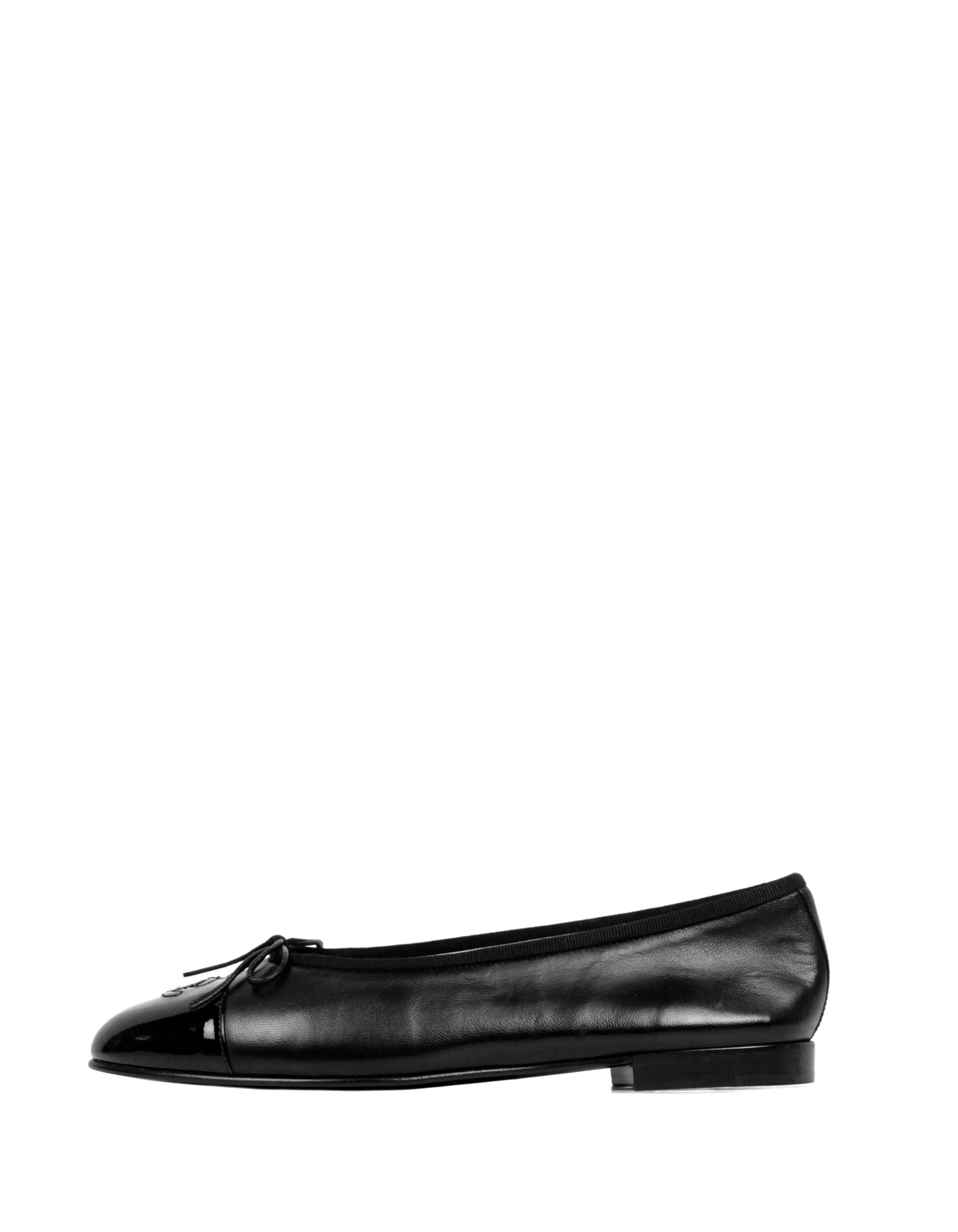 Chanel NEW Black Leather/Patent Cap Toe CC Ballet Flats sz 38