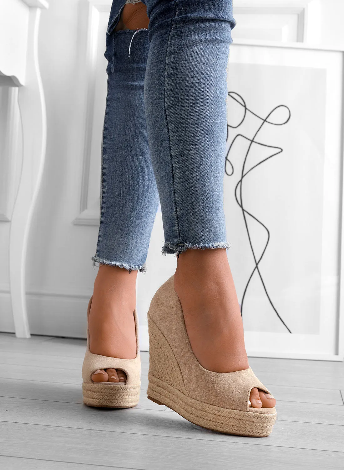 CLEO - Espadrillas Alexoo beige scamosciate con zeppa