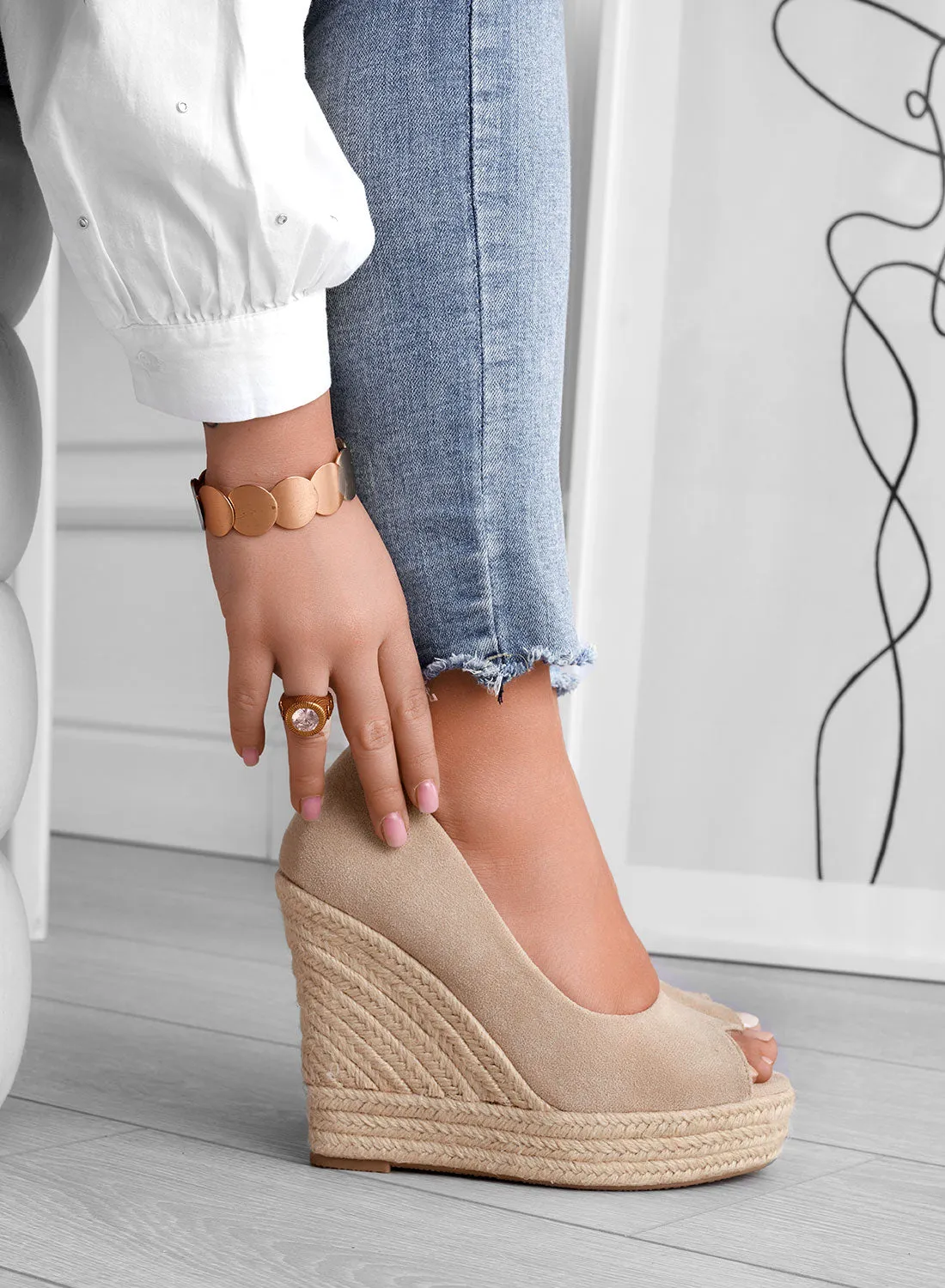 CLEO - Espadrillas Alexoo beige scamosciate con zeppa