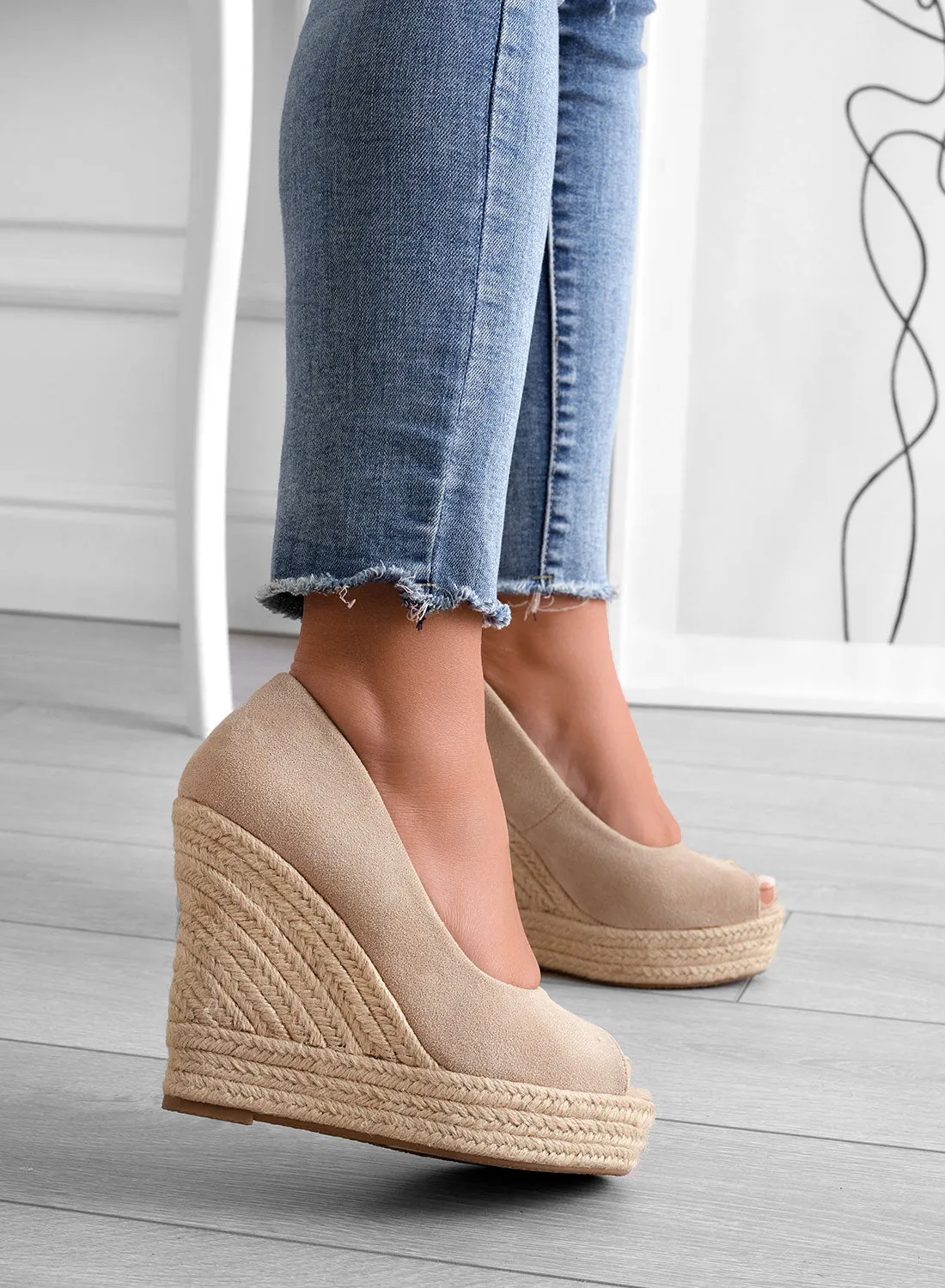 CLEO - Espadrillas Alexoo beige scamosciate con zeppa