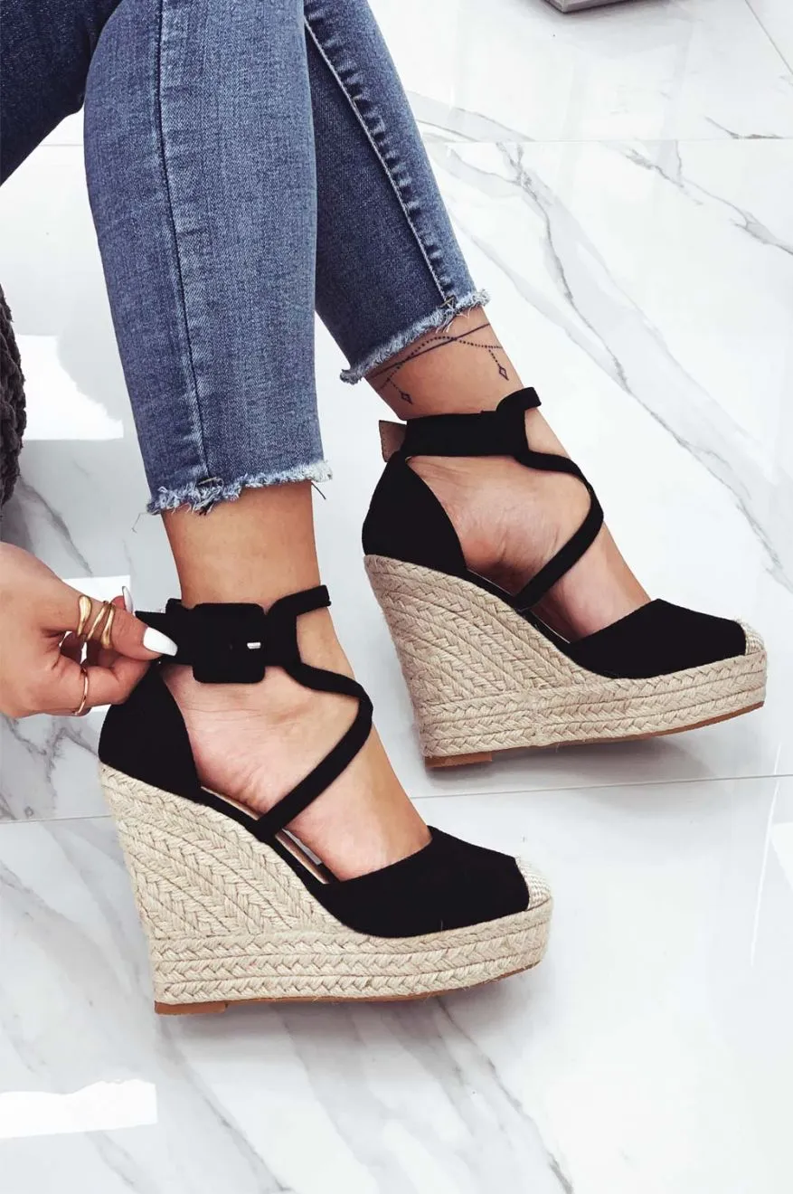 Espadrilles nere con zeppa e fasce ad incrocio