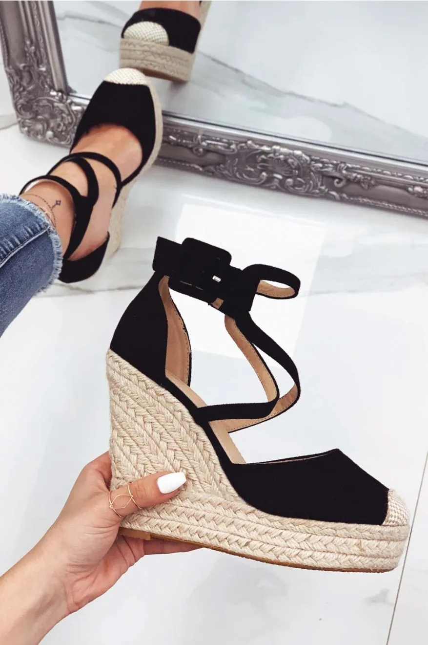Espadrilles nere con zeppa e fasce ad incrocio
