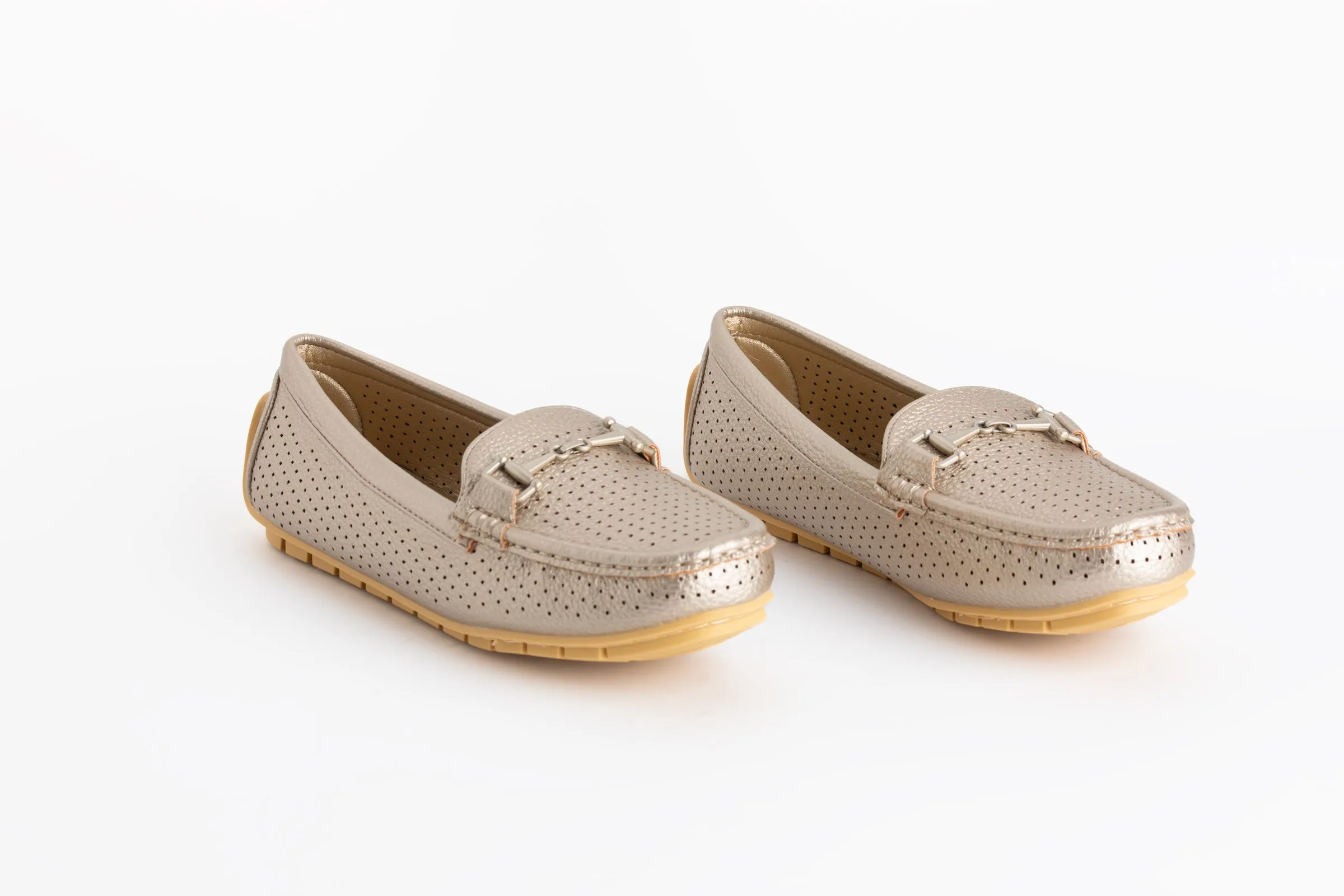 Flat shoe