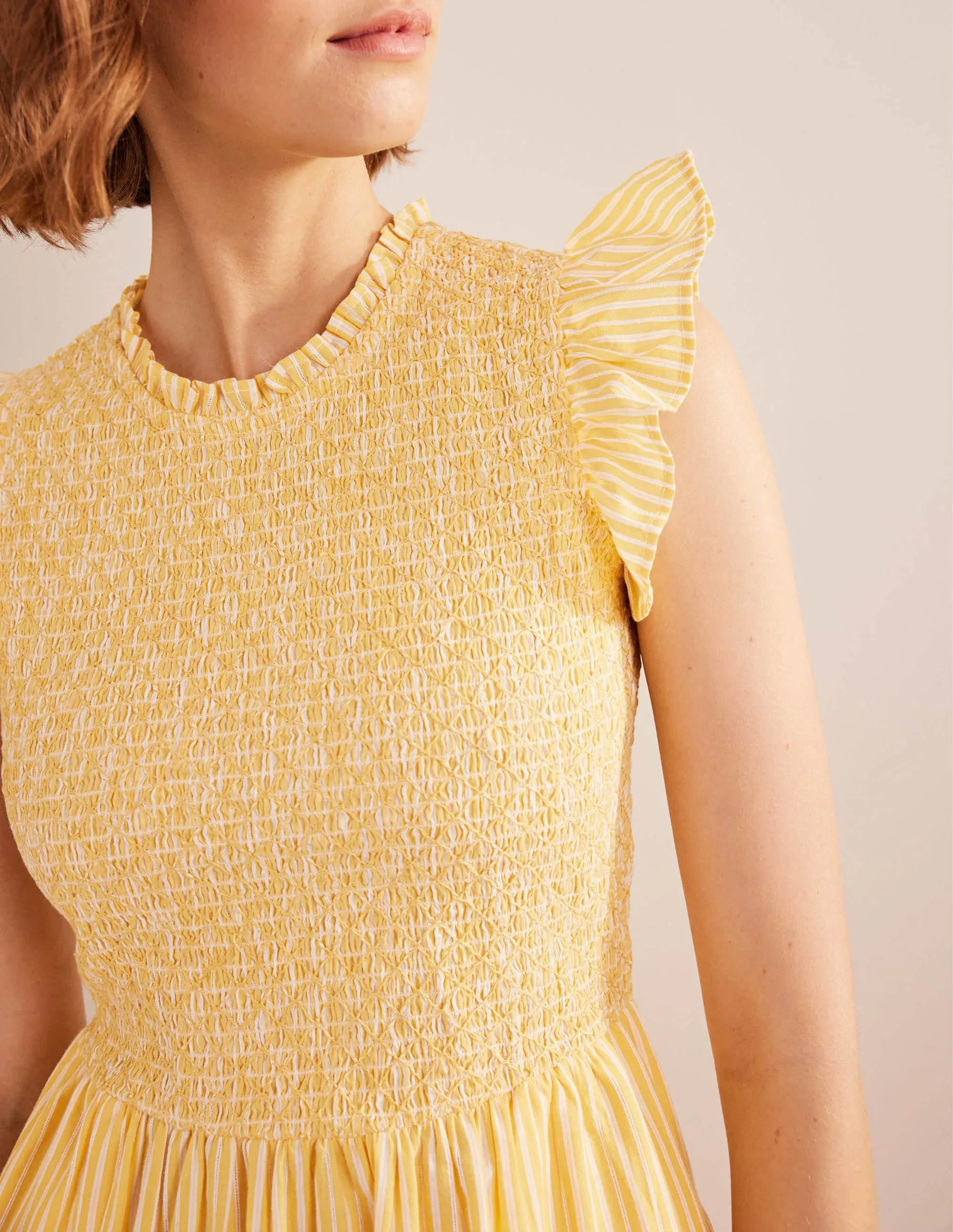 Gestreiftes Midikleid mit Smokdetail-Honiggelb, Gazegewebe/Gestreift