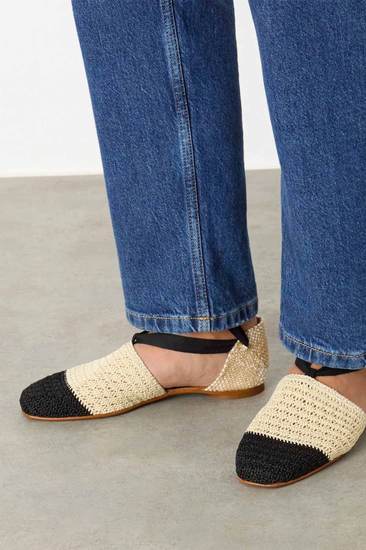 Gretel Crochet Flat Sandal in Ivory Negro