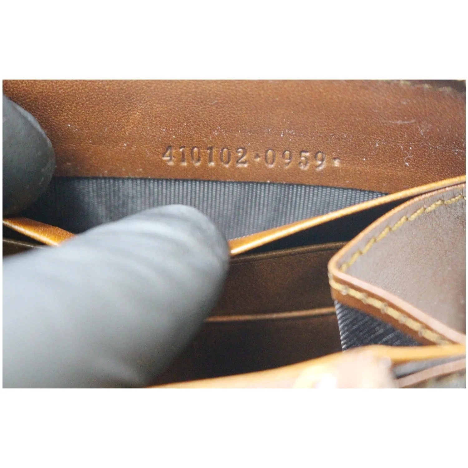 GUCCI GG Supreme Zip Around Wallet Beige 410102