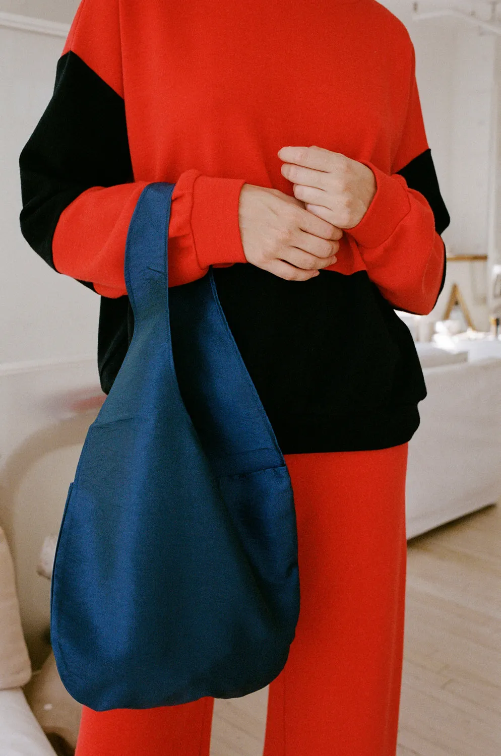 LARA TOTE, GLOOM TAFFETA