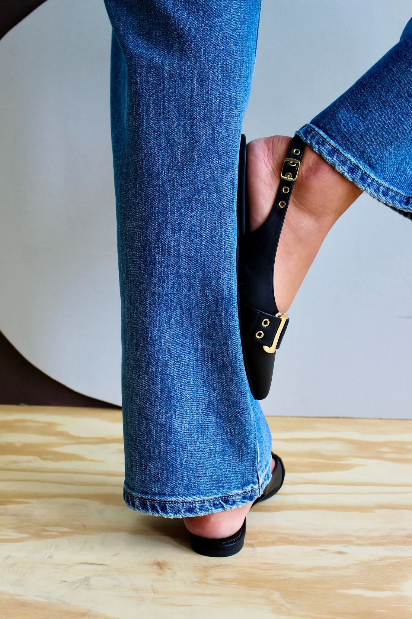 Polished Look Pointed Flat • Black