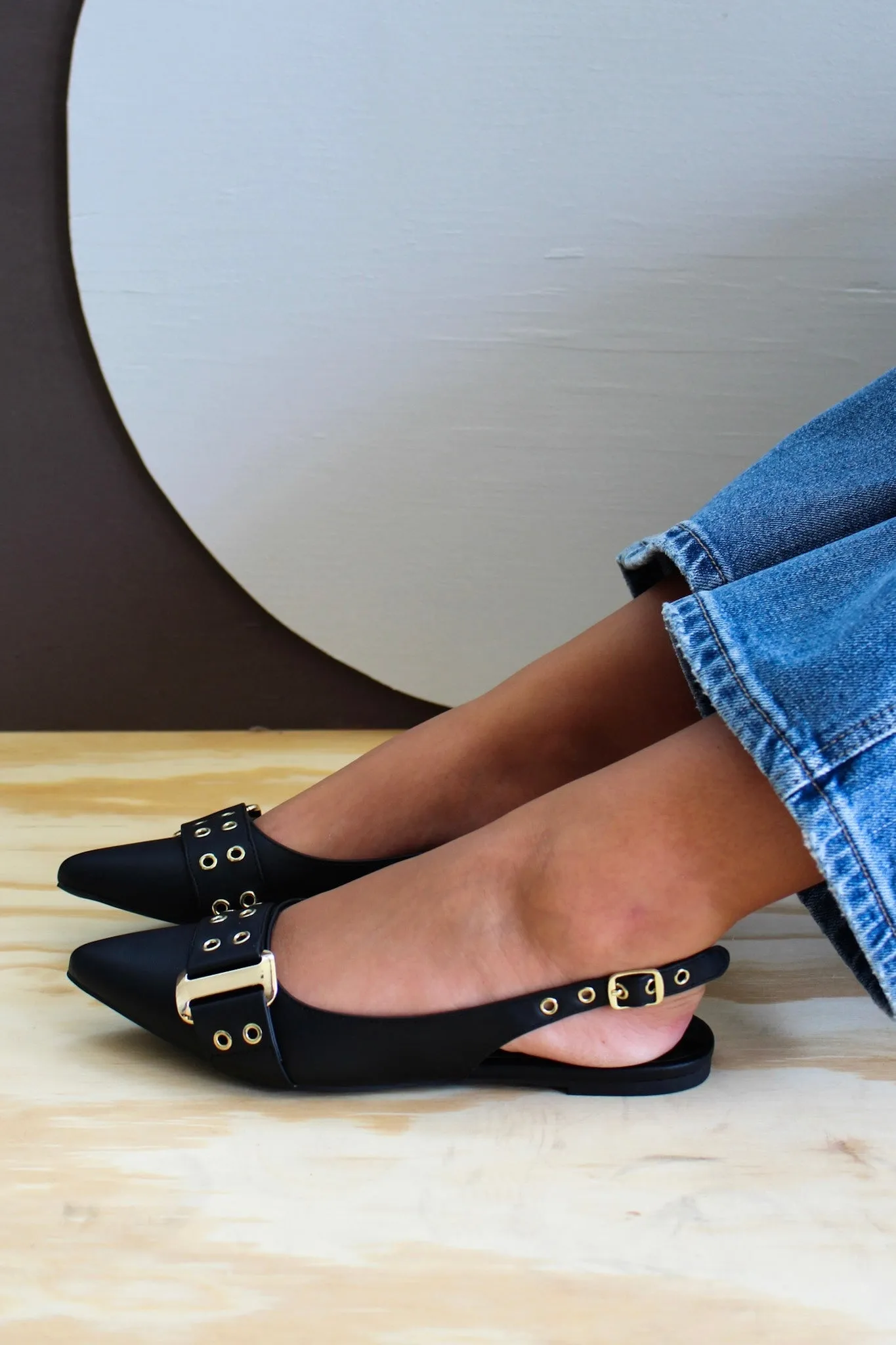 Polished Look Pointed Flat • Black