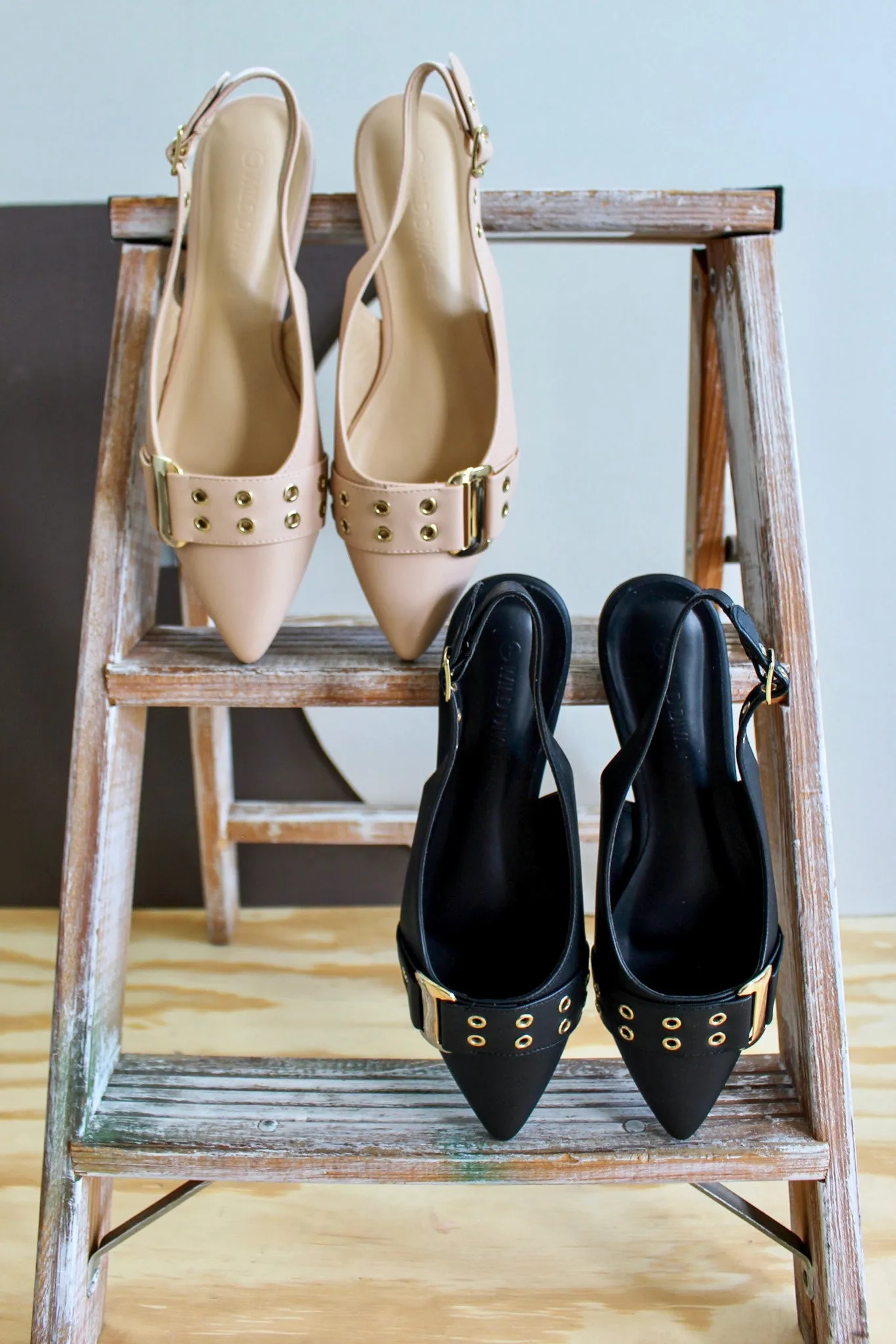 Polished Look Pointed Flat • Black