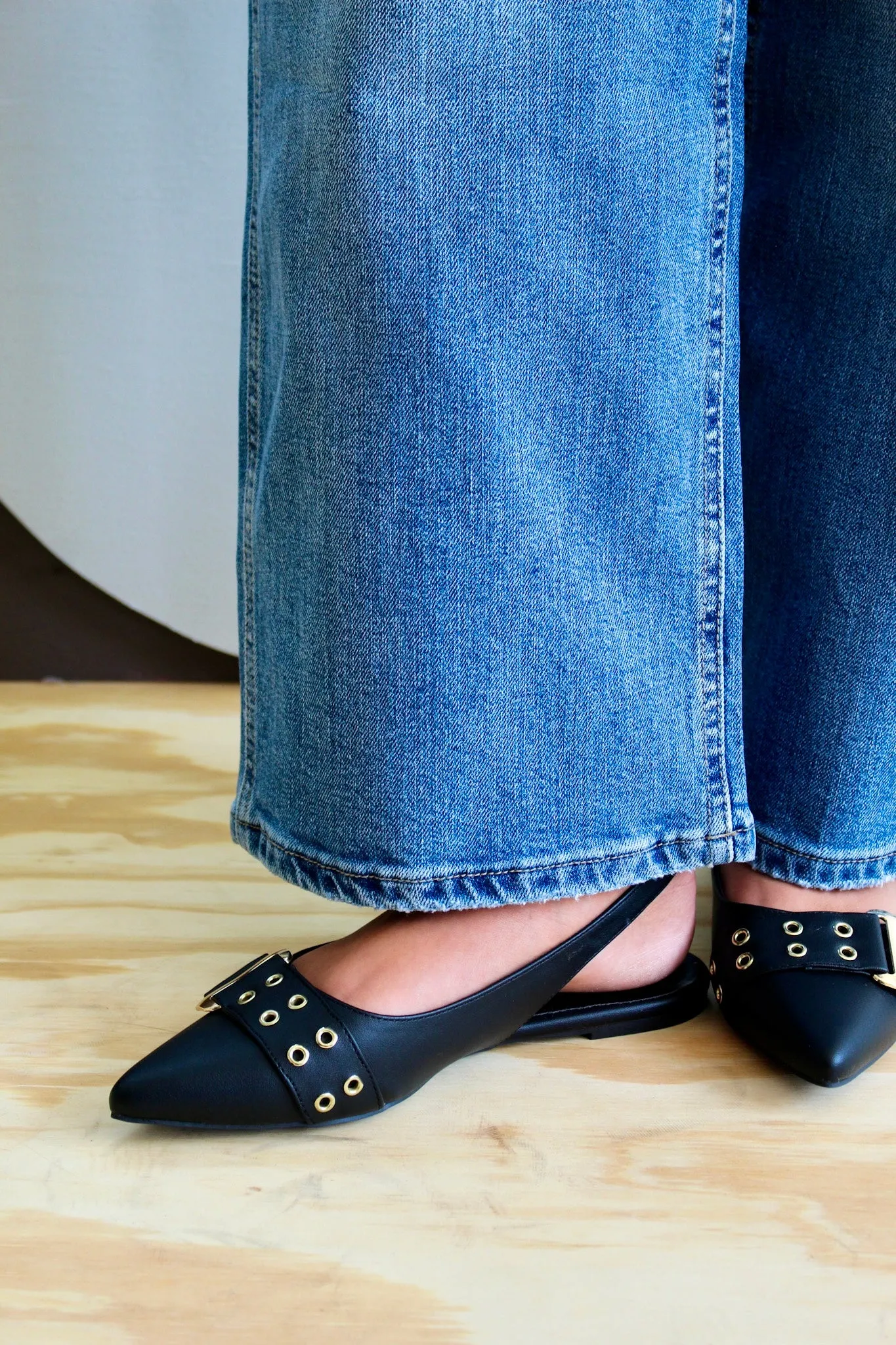 Polished Look Pointed Flat • Black