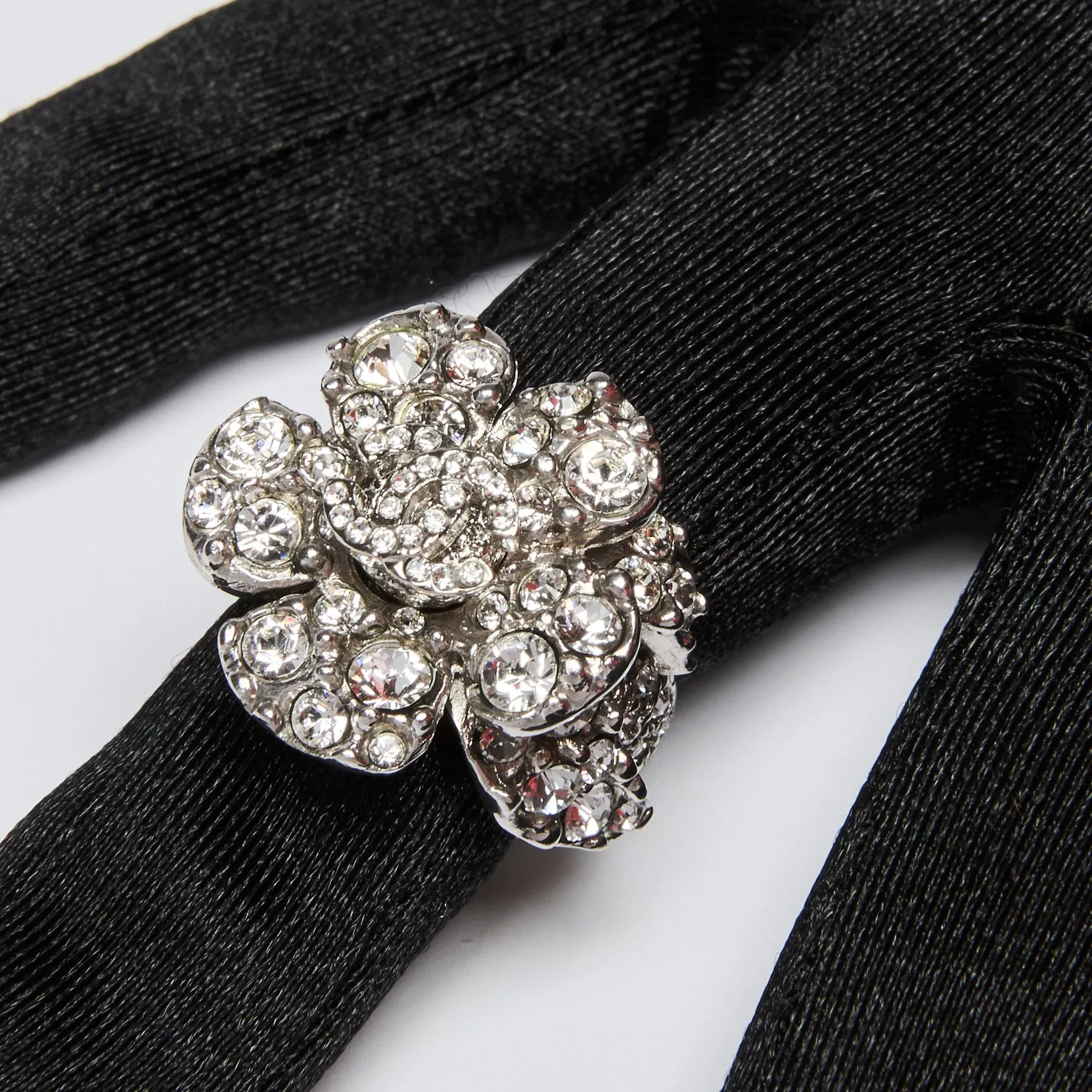 Pre-Loved™ Chanel Camelia Flower Strass Silver and Rinestone Ring