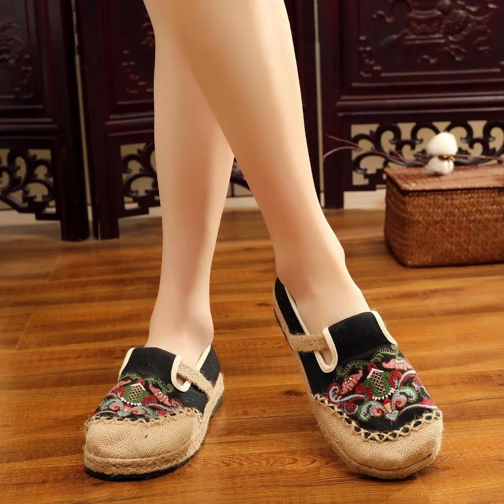 Retro Totem Embroidered Women Handmade Linen Canvas Embroidered Loafers