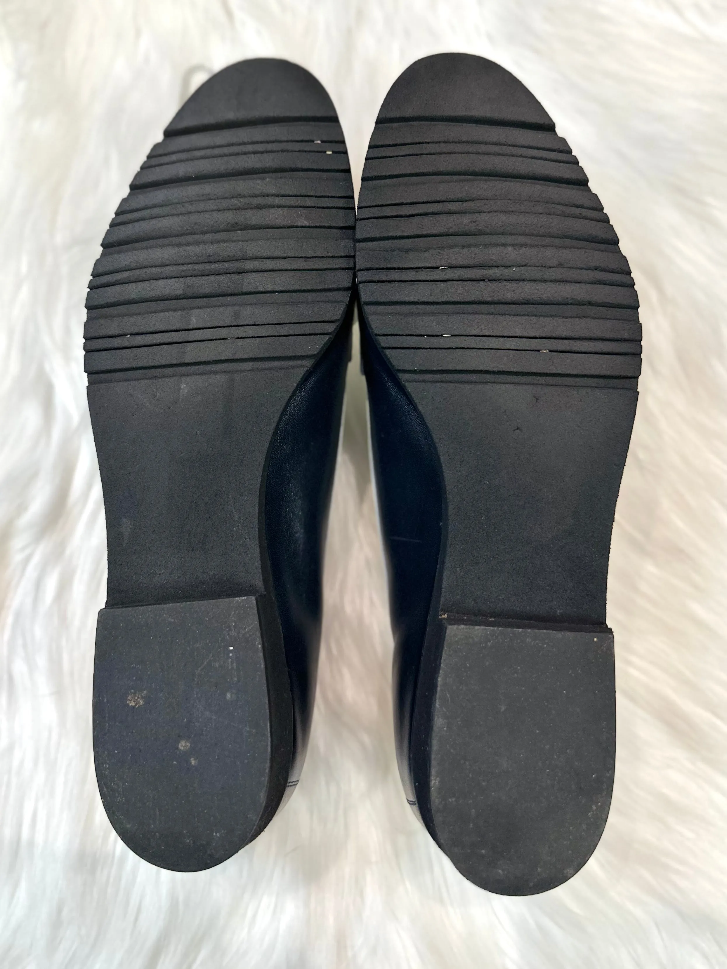 SALVATORE FERRAGAMO Women’s White and black Loafers s: 8.5 (preowned)