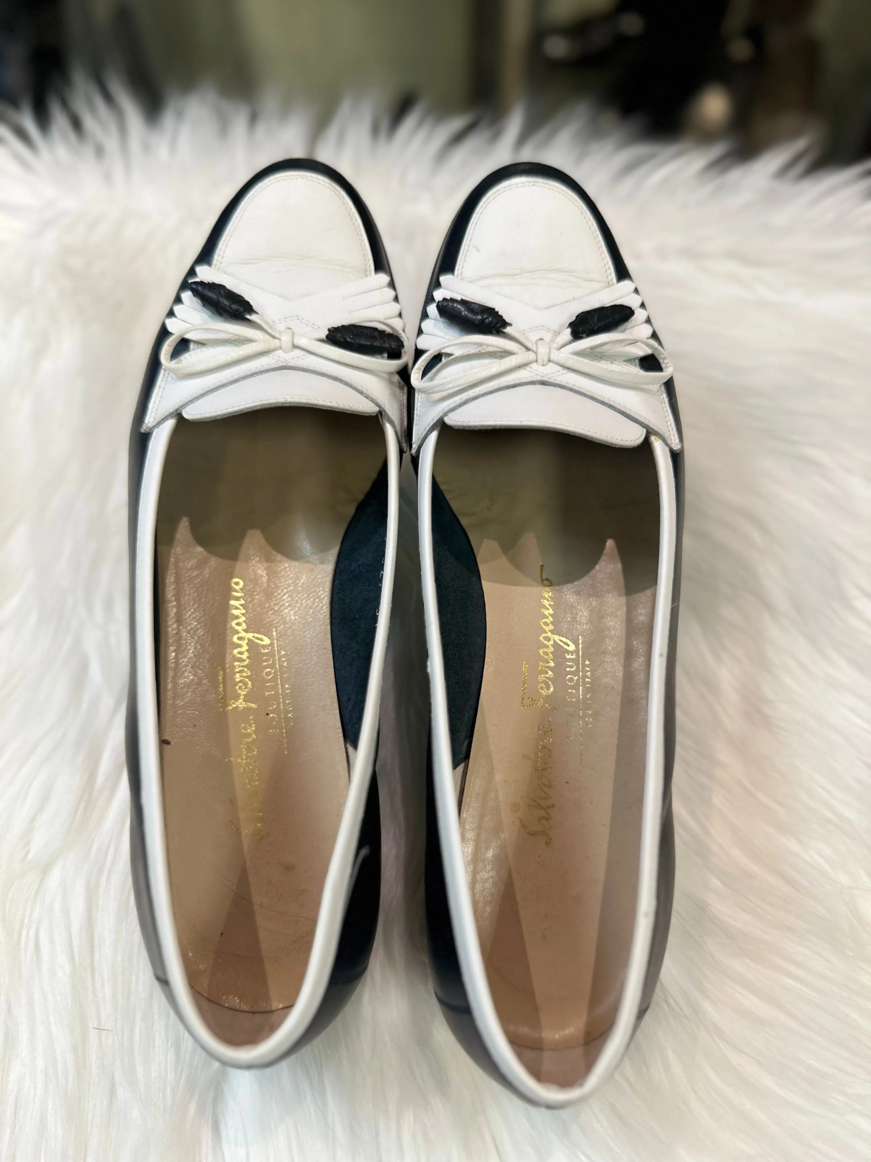 SALVATORE FERRAGAMO Women’s White and black Loafers s: 8.5 (preowned)