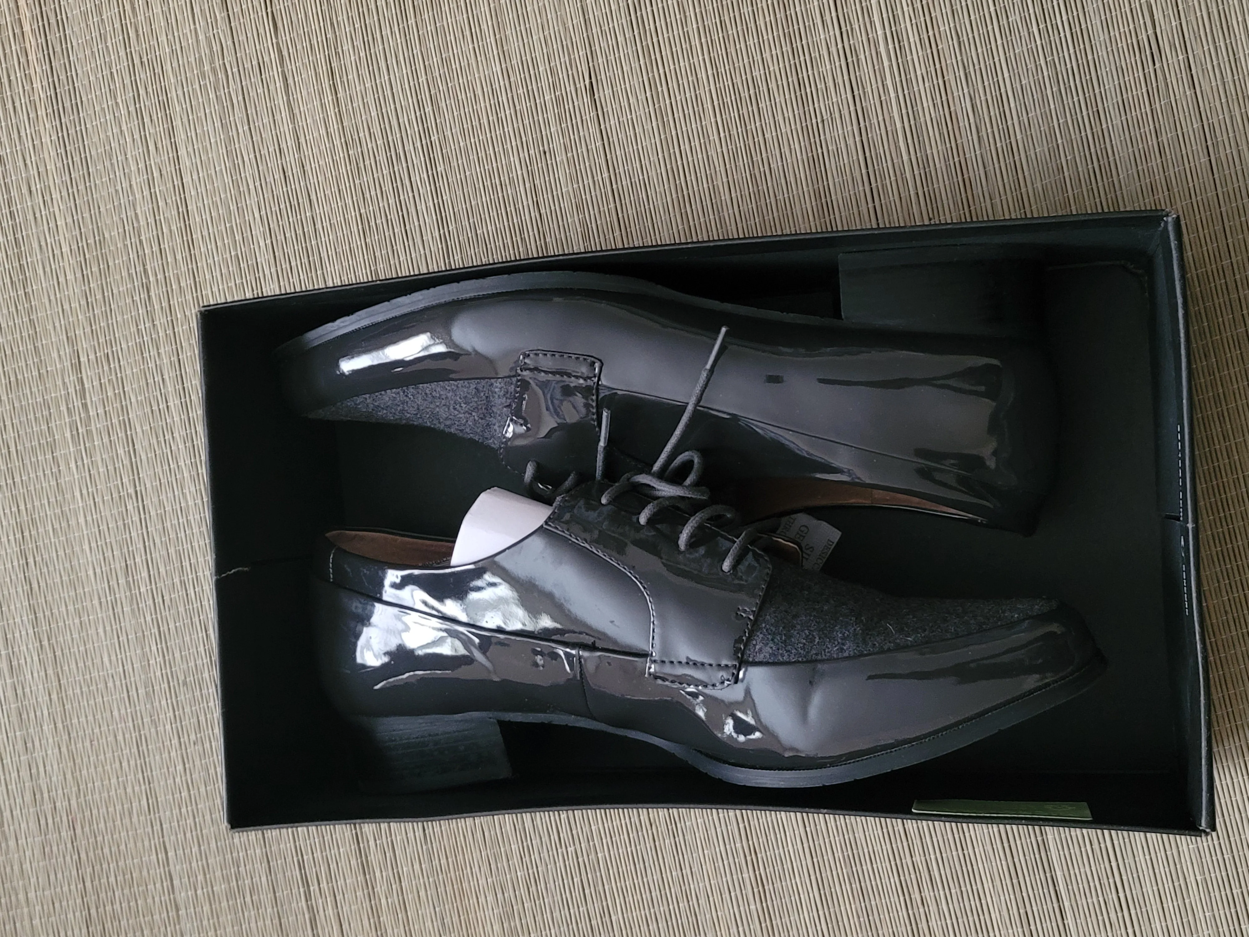 Tahari Leeza Lace-Up Oxfords size 9.5