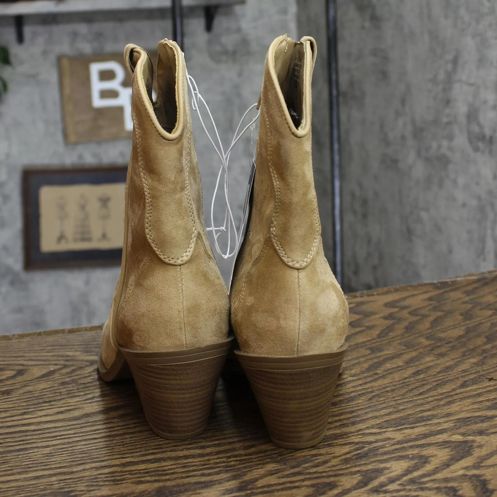 Universal Thread Womens Jacey Wide Width Western Ankle Boots Tan Brown 7.5W