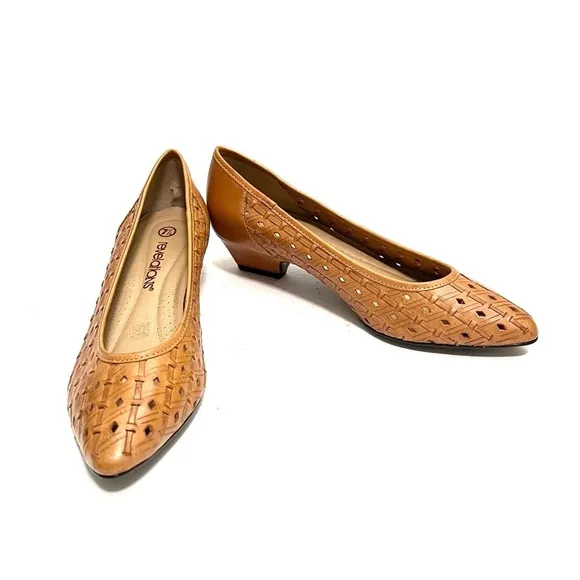 Vintage 1970s brown leather cutout lattice weave slip on kitten heels