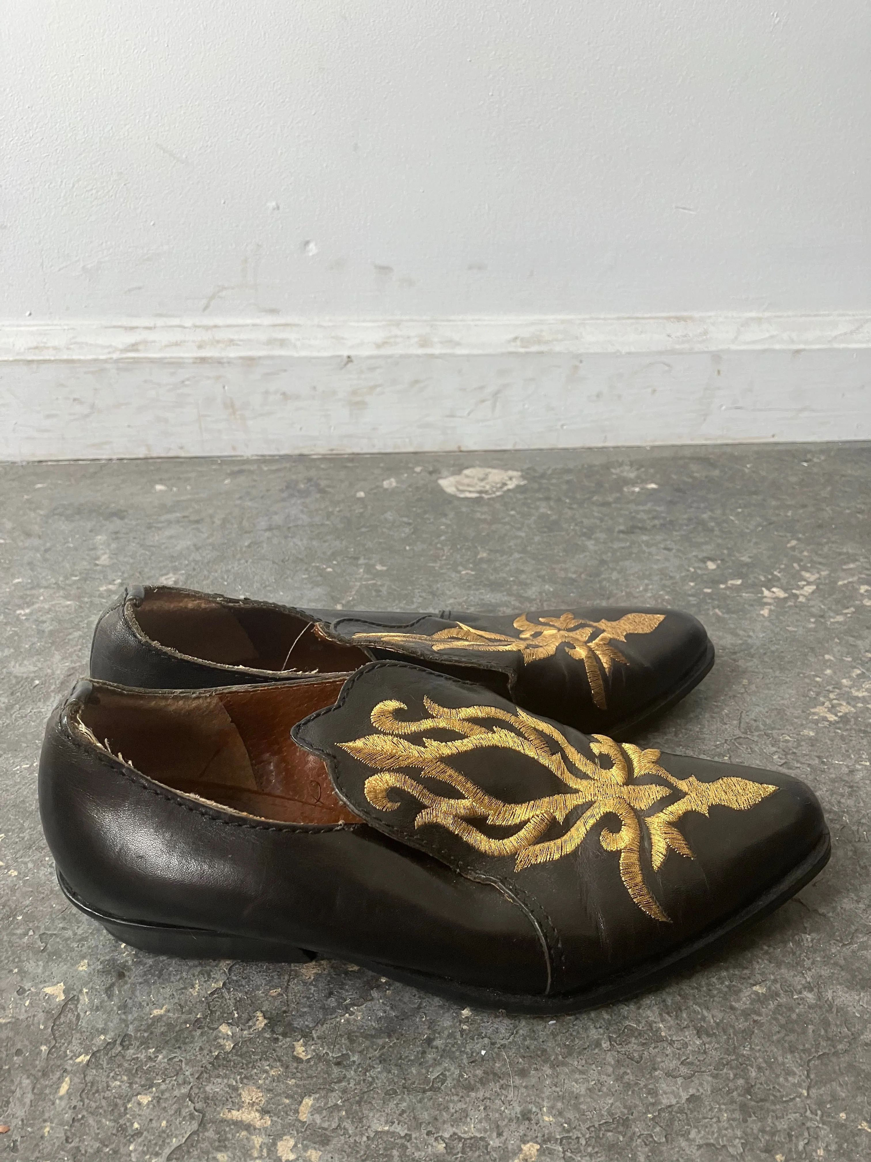 Vintage El Vaquero Black Shoes with Gold Embroidery